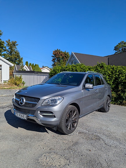 Mercedes-Benz ML250 9 of 14