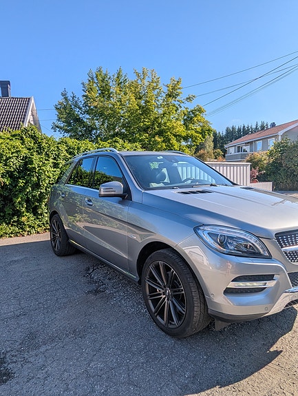 Mercedes-Benz ML250 2 of 14