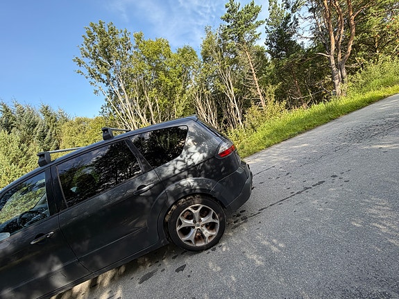 Ford S-MAX 8 of 19