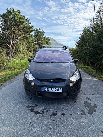Ford S-MAX 3 of 19
