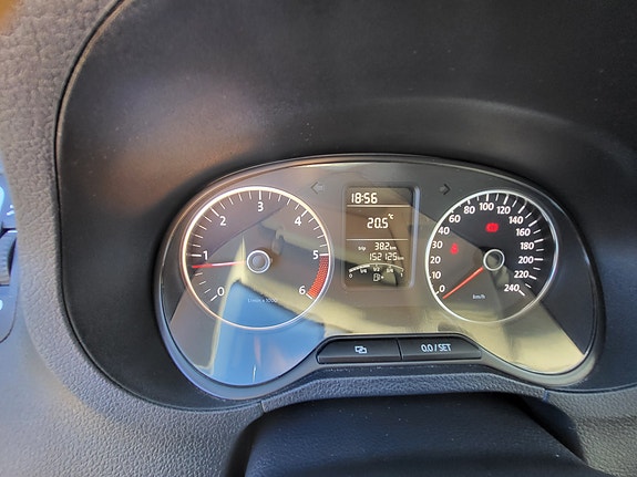Volkswagen Polo 2 of 12