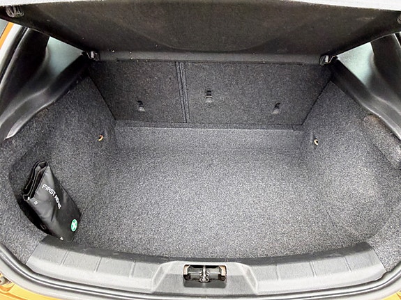 Volvo V40 11 of 11