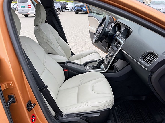Volvo V40 8 of 11