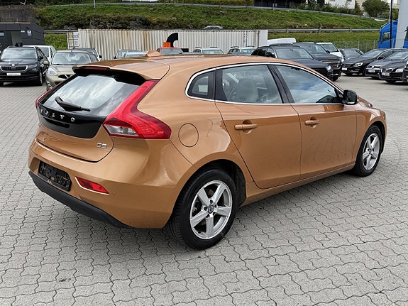 Volvo V40 3 of 11