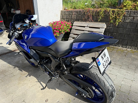 Yamaha R7 2 of 7