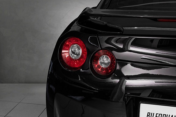 Nissan GT-R 15 of 30
