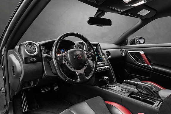 Nissan GT-R 21 of 30