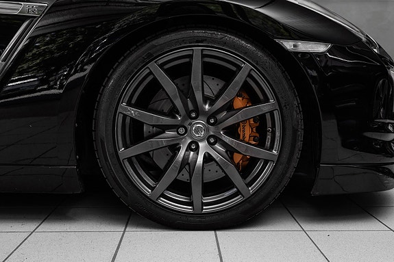 Nissan GT-R 11 of 30