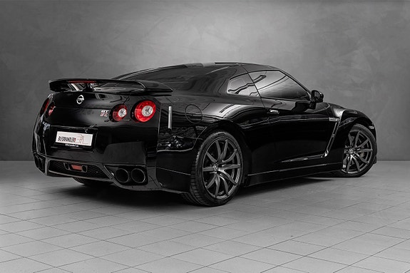 Nissan GT-R 13 of 30