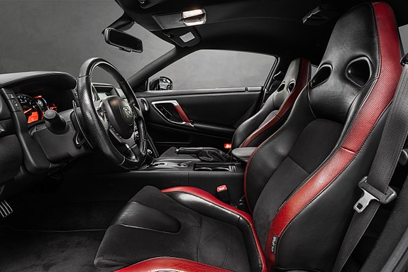 Nissan GT-R 23 of 30