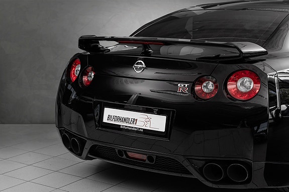 Nissan GT-R 14 of 30