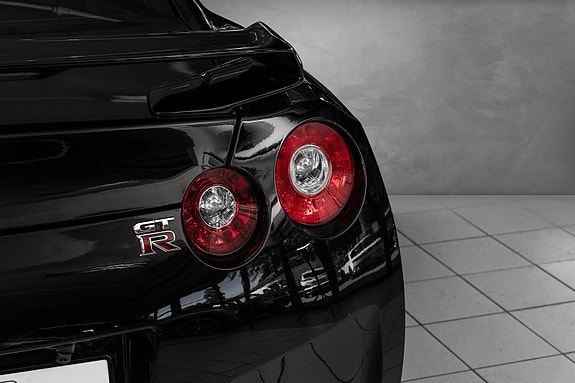 Nissan GT-R 16 of 30