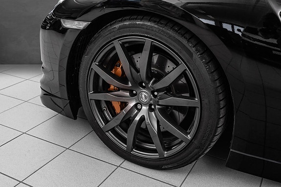 Nissan GT-R 9 of 30