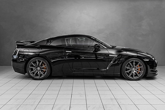 Nissan GT-R 10 of 30