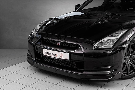 Nissan GT-R 2 of 30