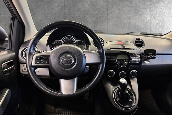 Mazda 2 12 of 18