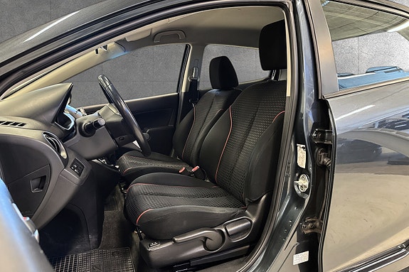 Mazda 2 9 of 18