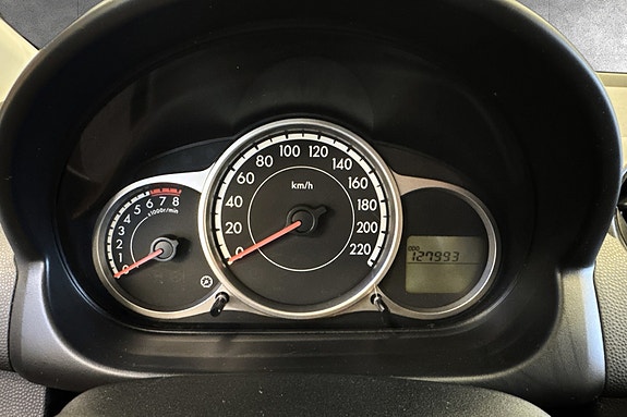 Mazda 2 13 of 18