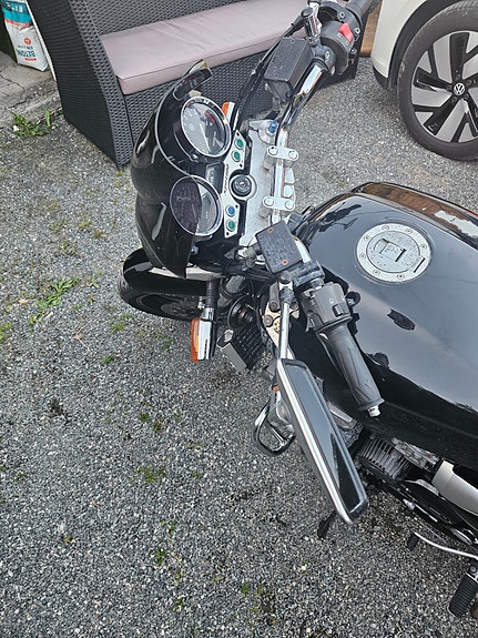 Yamaha XJR 1300 5 of 8