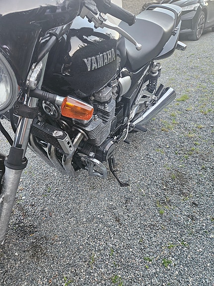 Yamaha XJR 1300 4 of 8