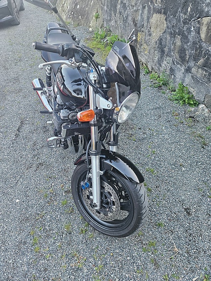 Yamaha XJR 1300 3 of 8