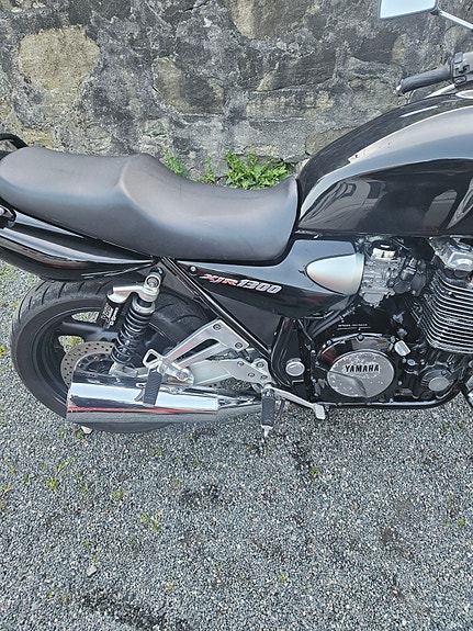 Yamaha XJR 1300 2 of 8