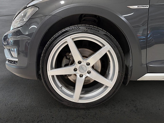 Volkswagen Golf Alltrack 9 of 30