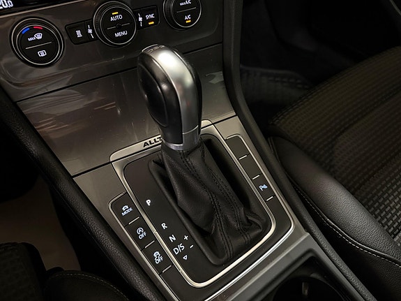 Volkswagen Golf Alltrack 26 of 30