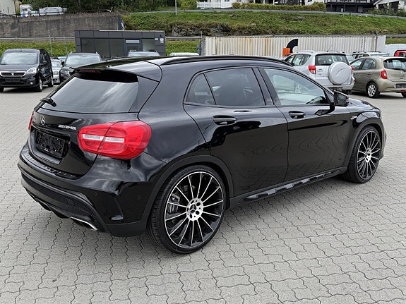 Mercedes-Benz GLA45 3 of 11
