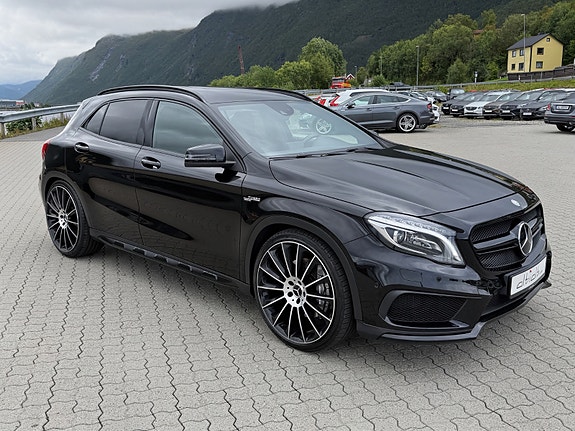Mercedes-Benz GLA45 2 of 11