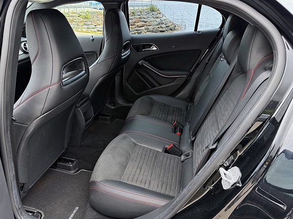 Mercedes-Benz GLA45 7 of 11