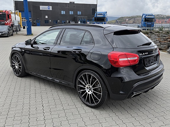 Mercedes-Benz GLA45 4 of 11