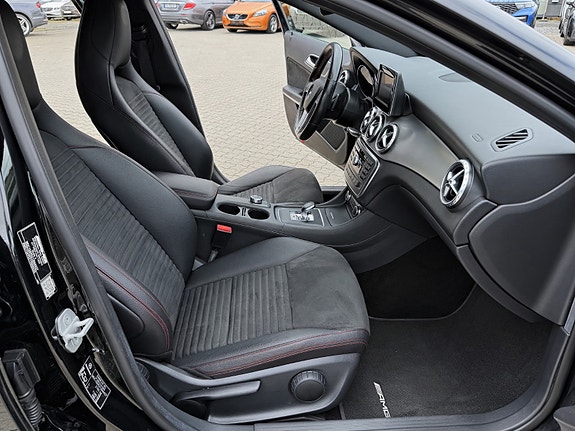 Mercedes-Benz GLA45 8 of 11