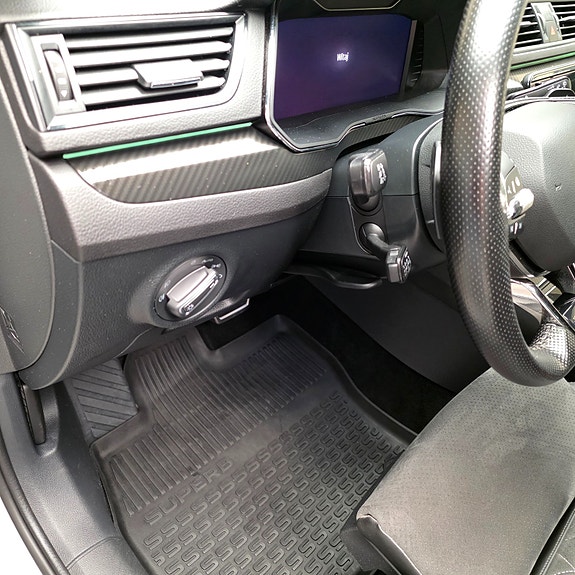 Skoda Superb 14 of 30