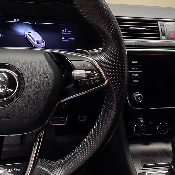 Skoda Superb 22 of 30