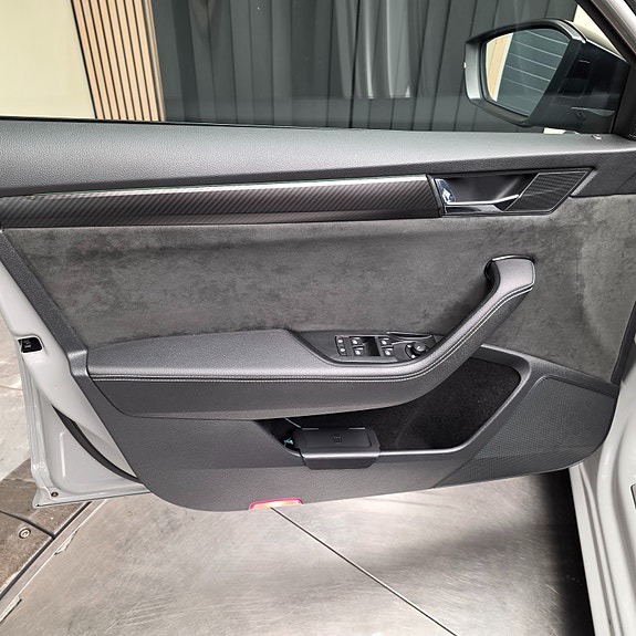 Skoda Superb 12 of 30