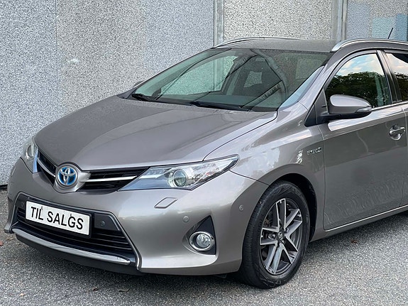 Toyota Auris 2 of 30