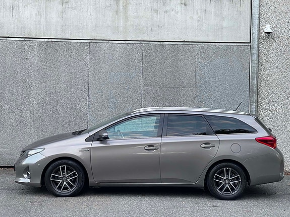 Toyota Auris 4 of 30