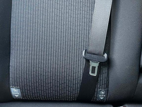 Toyota Auris 28 of 30