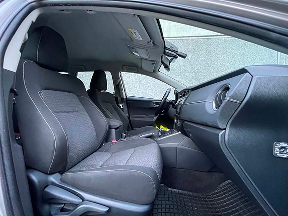 Toyota Auris 25 of 30