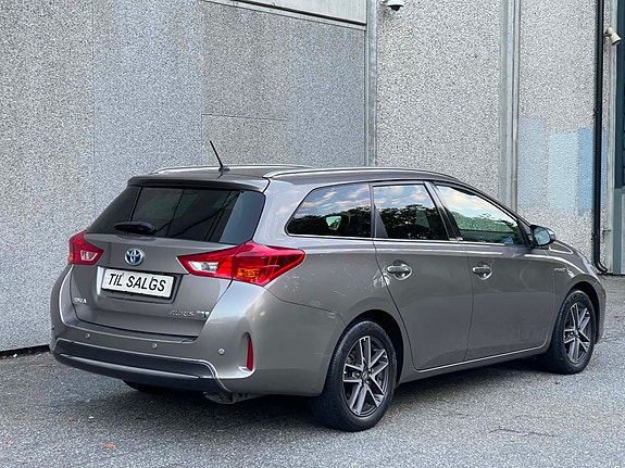 Toyota Auris 5 of 30