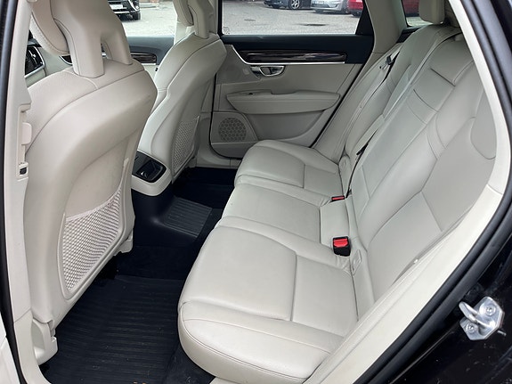 Volvo V90 26 of 30