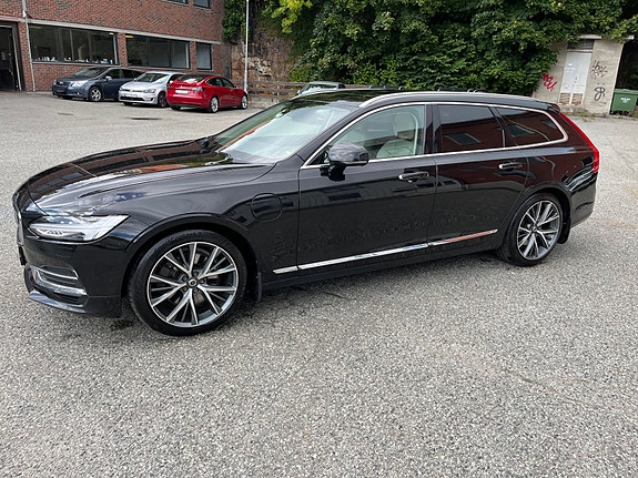 Volvo V90 2 of 30