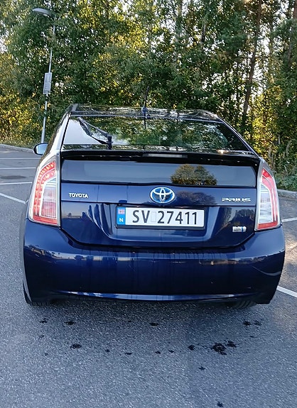 Toyota Prius 3 of 11