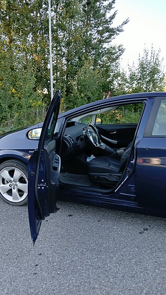 Toyota Prius 5 of 11