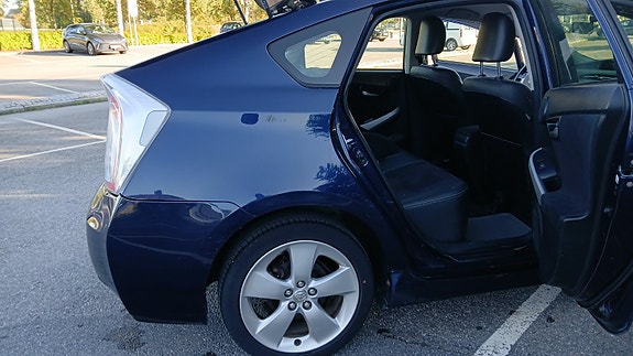 Toyota Prius 8 of 11