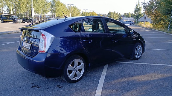 Toyota Prius 4 of 11