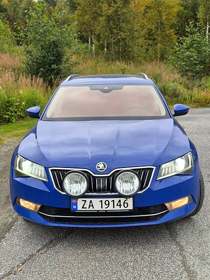 Skoda Superb 2 of 11