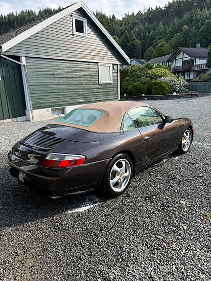 Porsche 911 Carrera 13 of 16