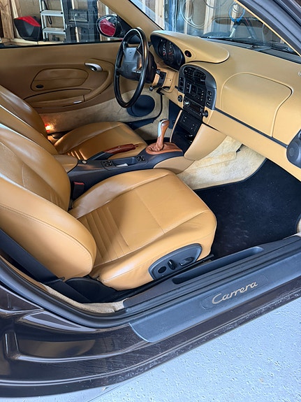 Porsche 911 Carrera 11 of 16